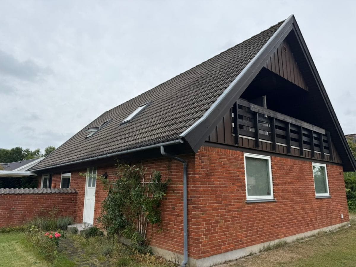 Tag-tjek inden vinteren: Dansk parcelhus med tegltag klar til inspektion
