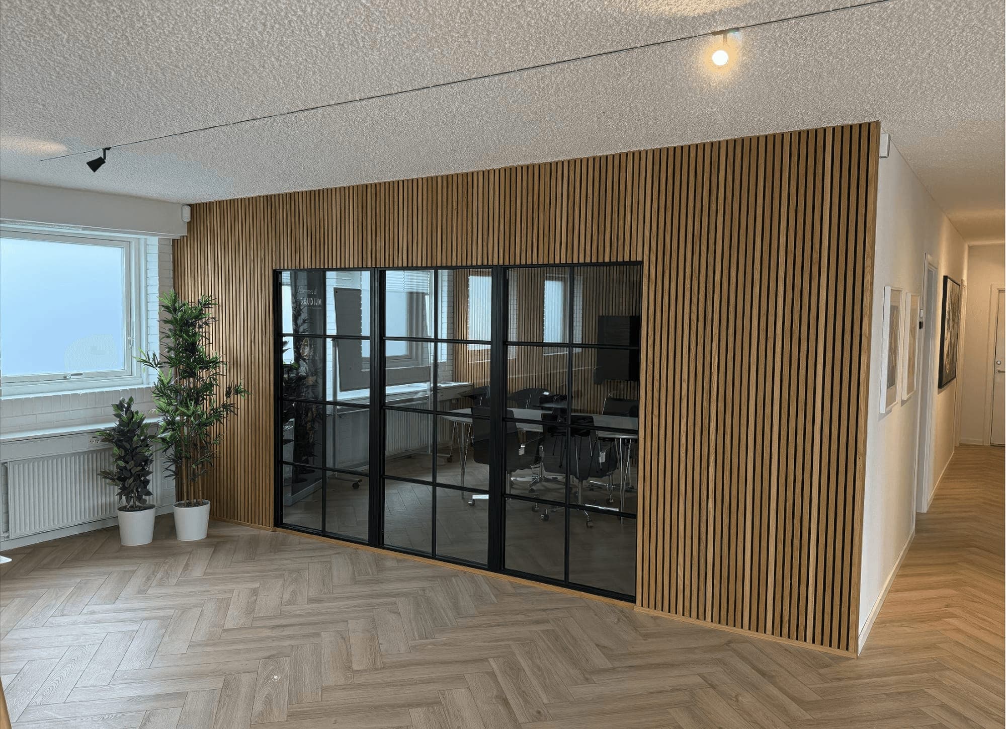 Detalje fra kontor renovering med sildebensgulv