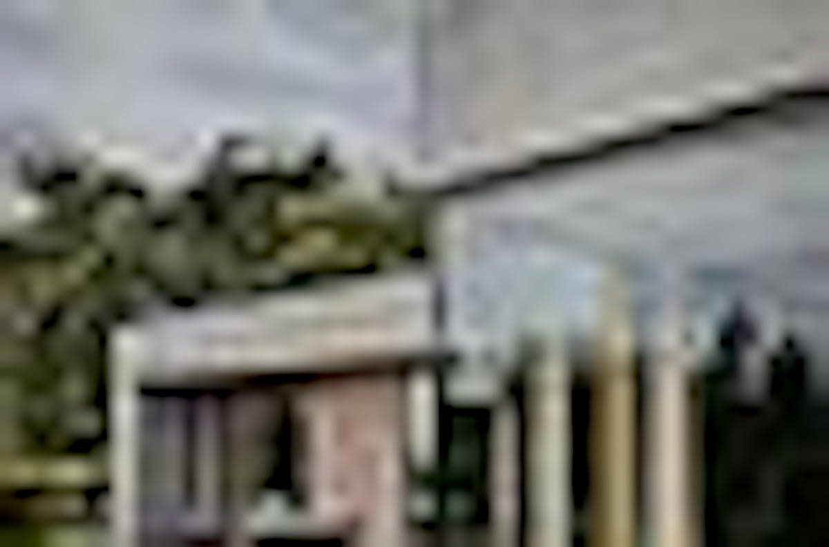 Moderne betonvilla: Arkitektur med udsigt over Aarhus Bugt